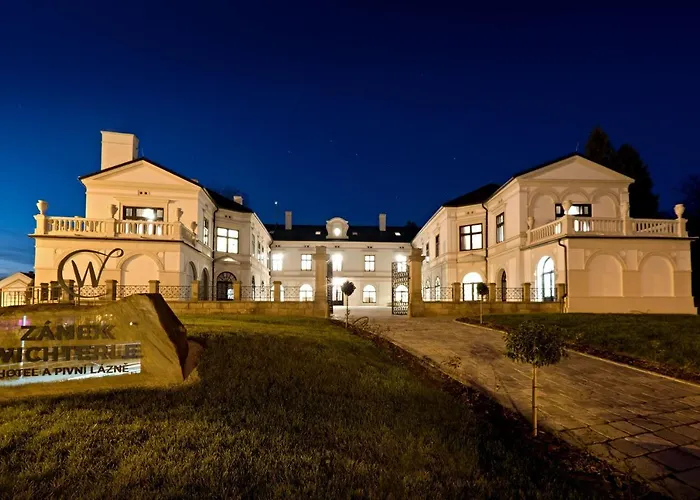 Zamek Wichterle - Hotel A Pivni Lazne Slavicin photo