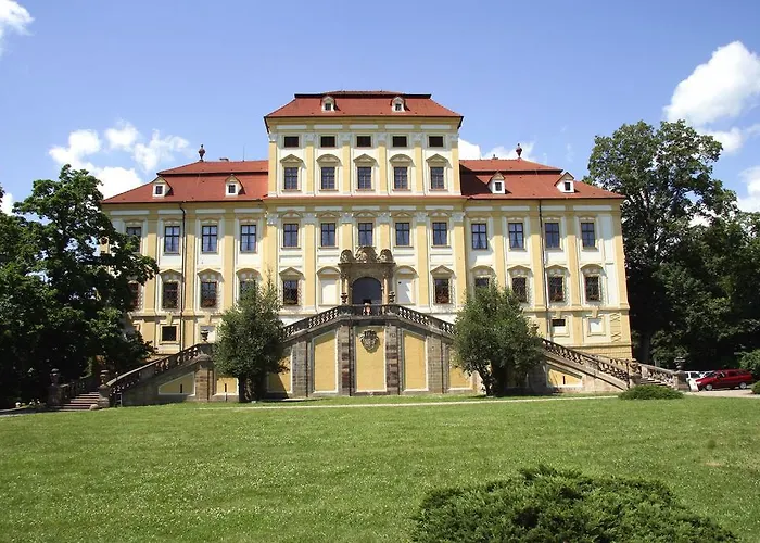 Zamek Cerveny Hradek Hotel Jirkov photo