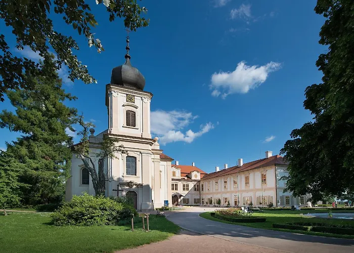 Chateau Loucen Garden Retreat photo