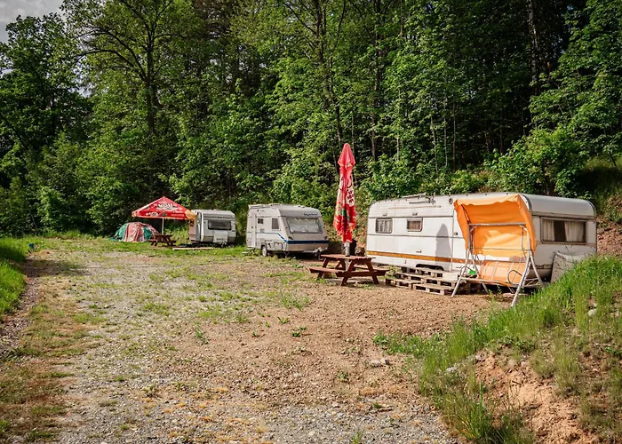 Karavan 3 V Arealu Koupaliste Bystre V Orlickych Horach Foto