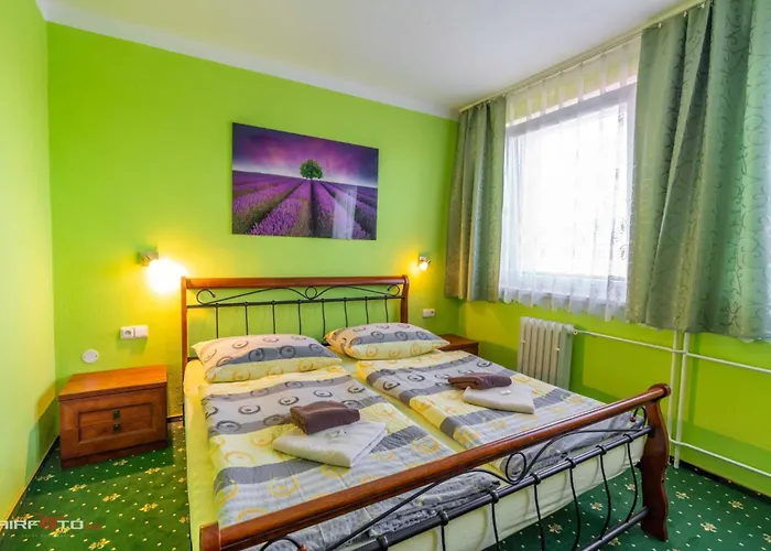 Hotel Hvezda Kromeriz photo
