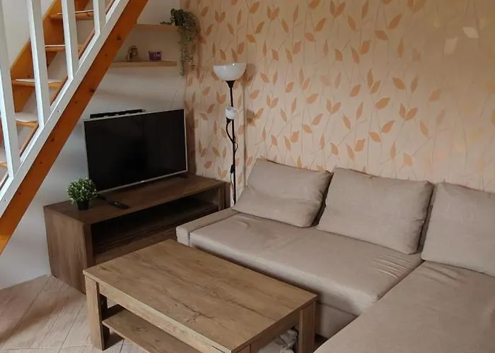 Apartman V Kralovskem Udoli S Predzahradkou Králŭv Dvŭr Foto