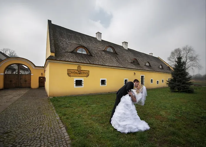 Dvur Olsiny -Hotel And Horse-Riding Karvina photo