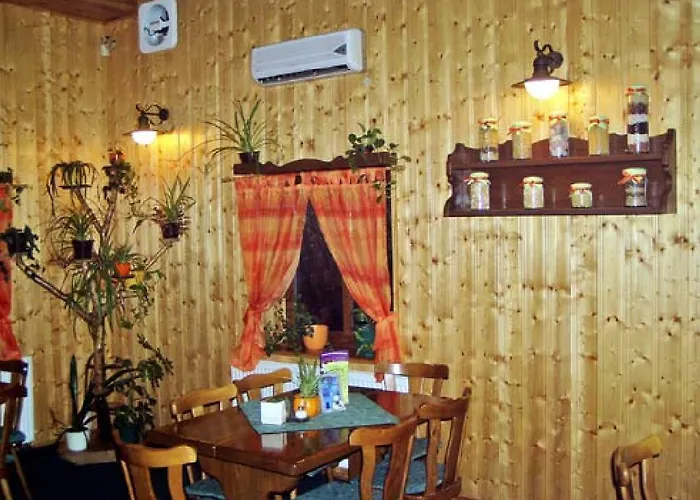 Restaurace A Penzion U Vladaru Mikulasovice photo